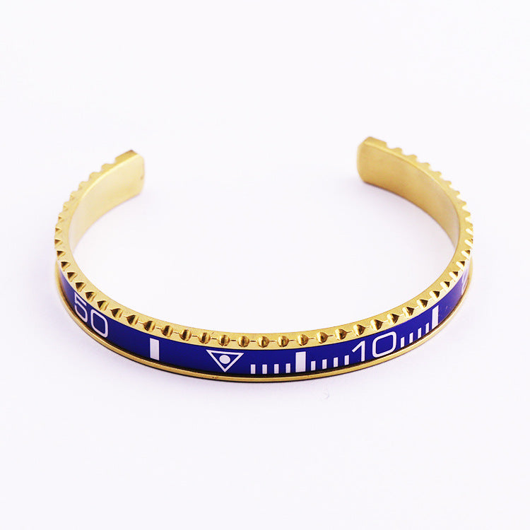 Crowned Bracelet Gold