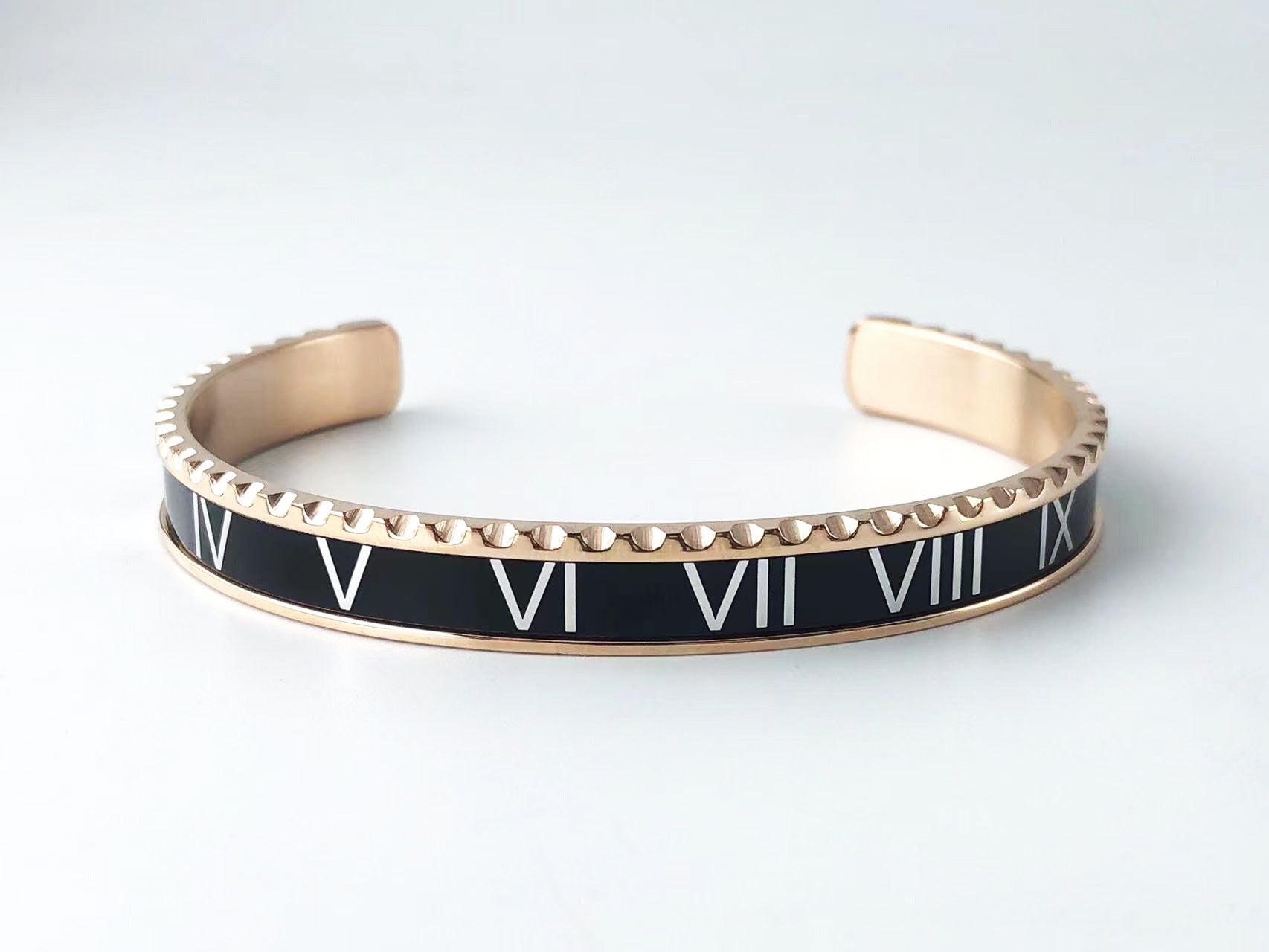 Crowned Bracelet Gold