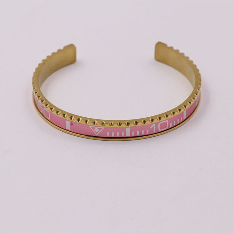 Crowned Bracelet Gold