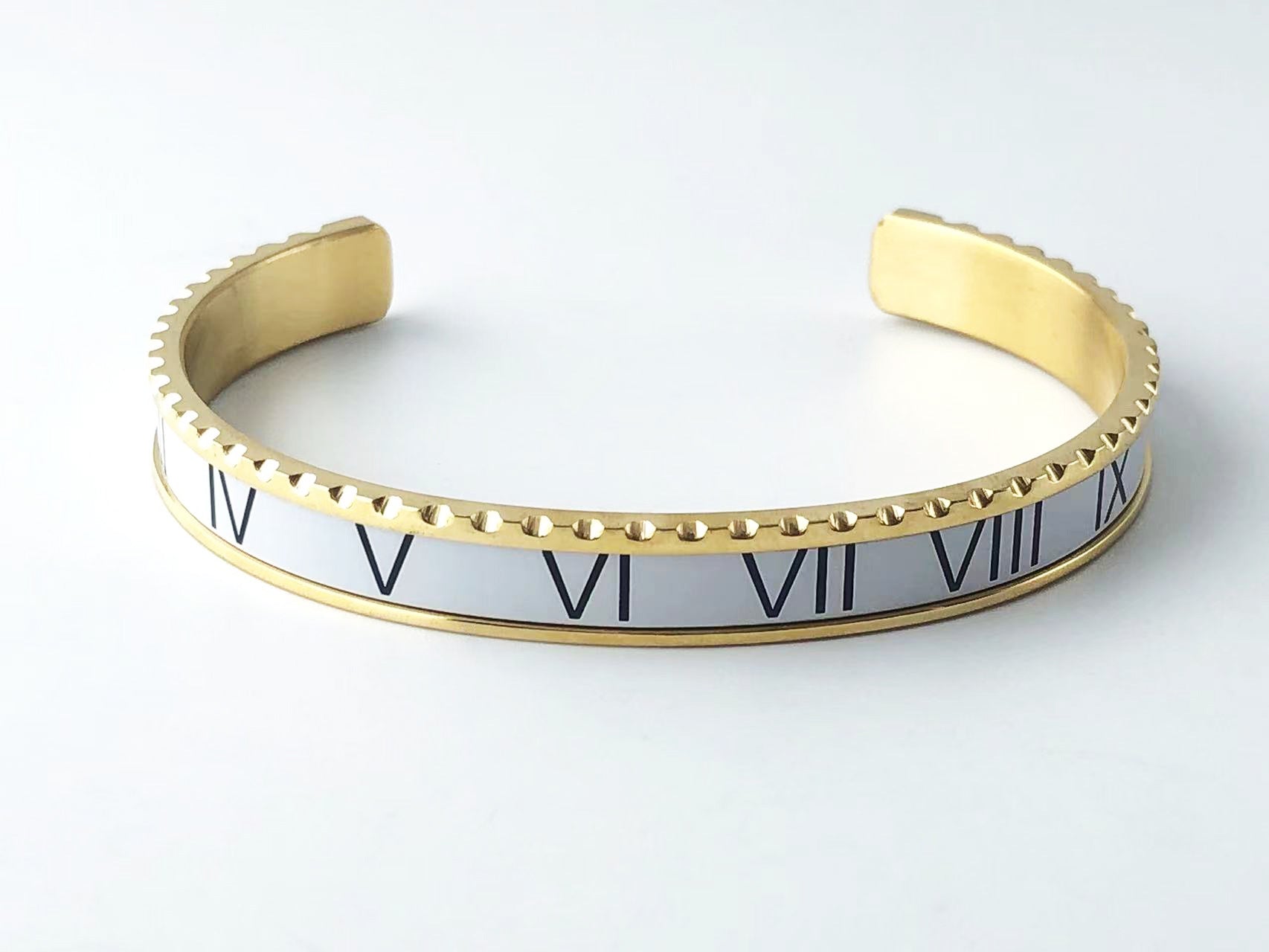 Crowned Bracelet Gold