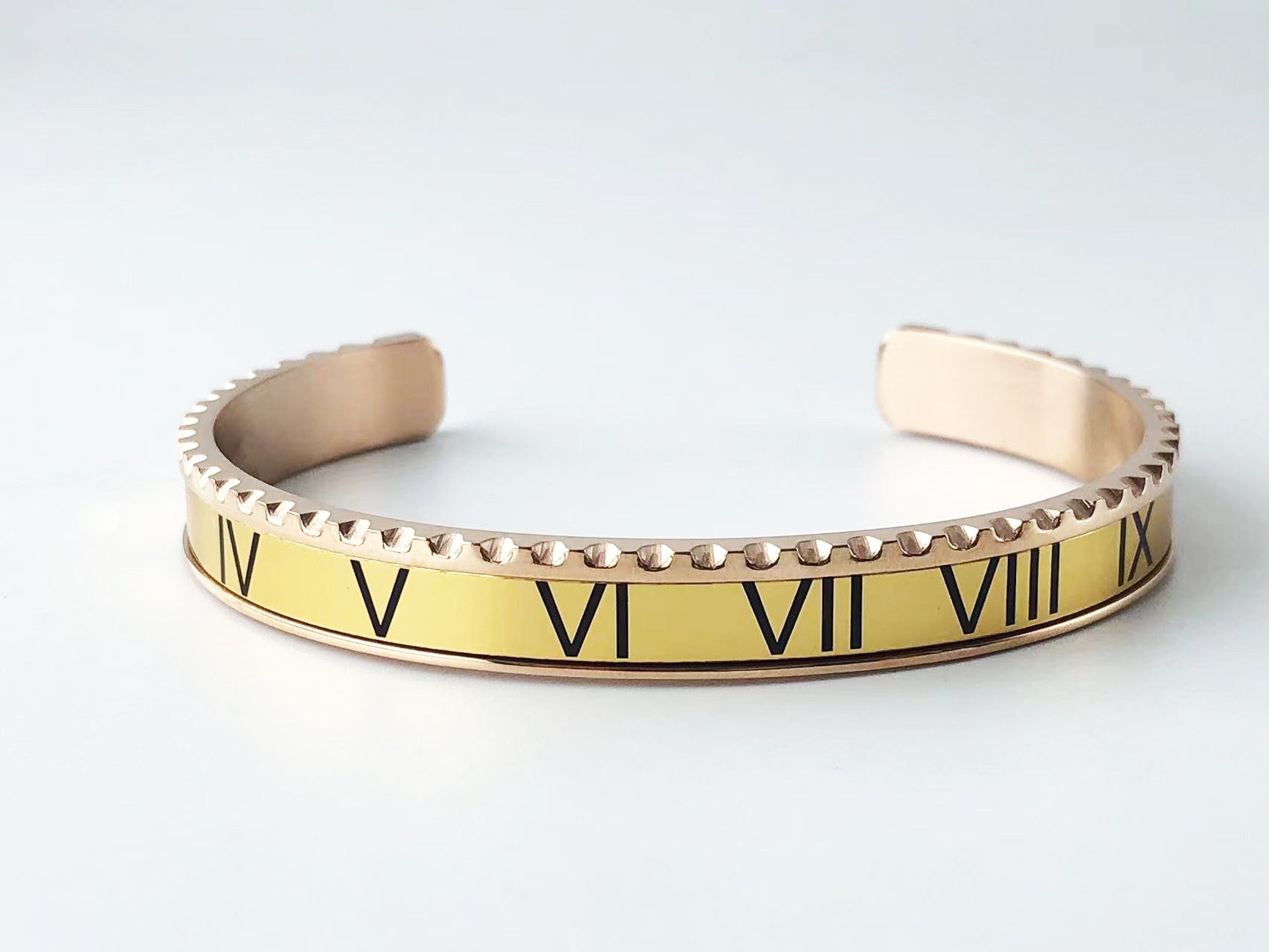 Crowned Bracelet Gold